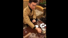 盘点细数那些爱喝茶的明星们 歌手刘清沨